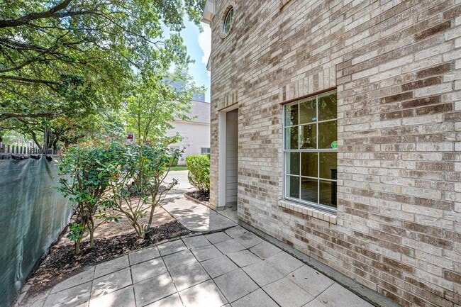 Building Photo - 2802 Austin St
