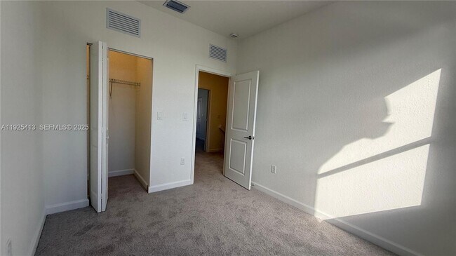 Building Photo - 1096 NW 2nd Ter