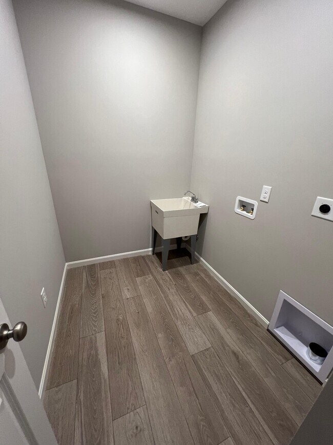 Building Photo - 6976 Briarcliff Ct