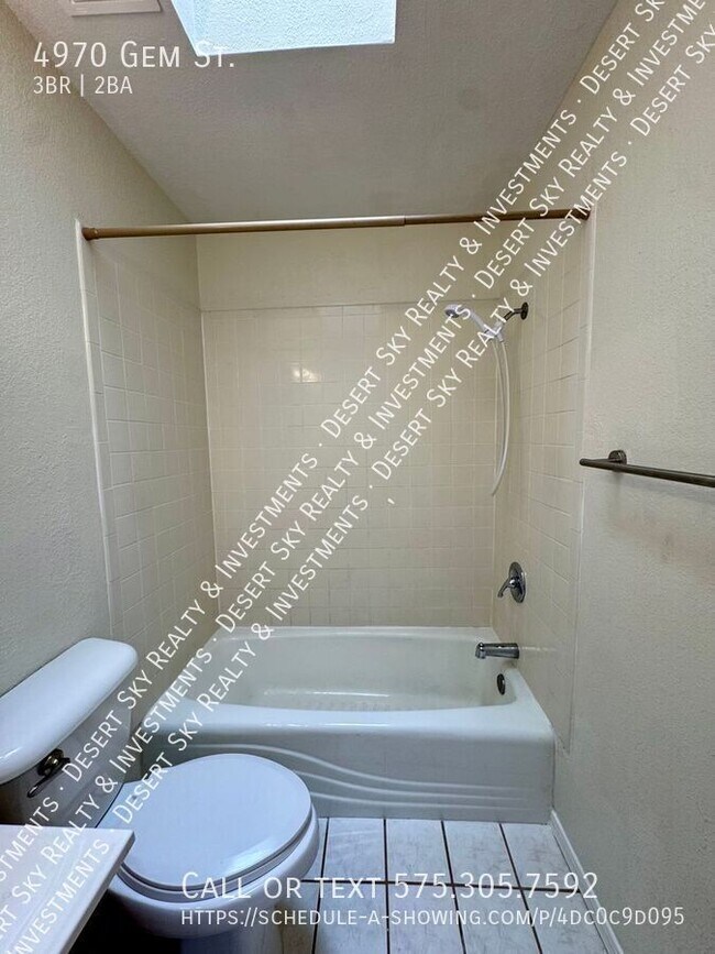 Building Photo - 4970 Gem St