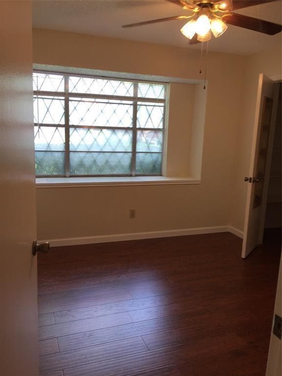 Building Photo - 1215 Ashwood Dr