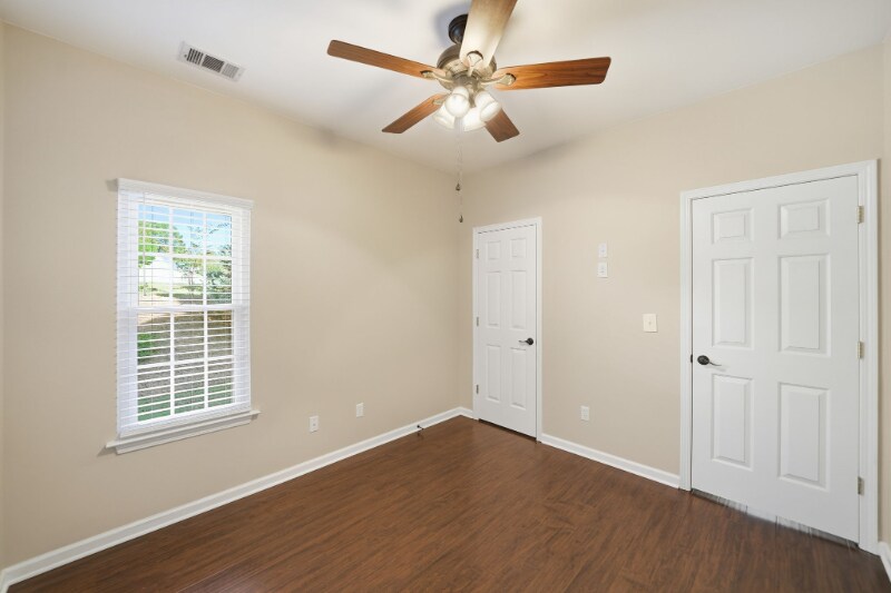 Building Photo - 202 Evergreen Trce