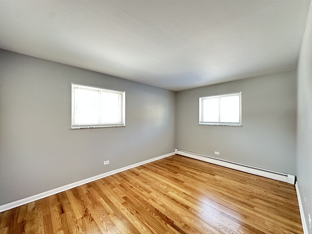 Building Photo - 1653 Oakwood Ave