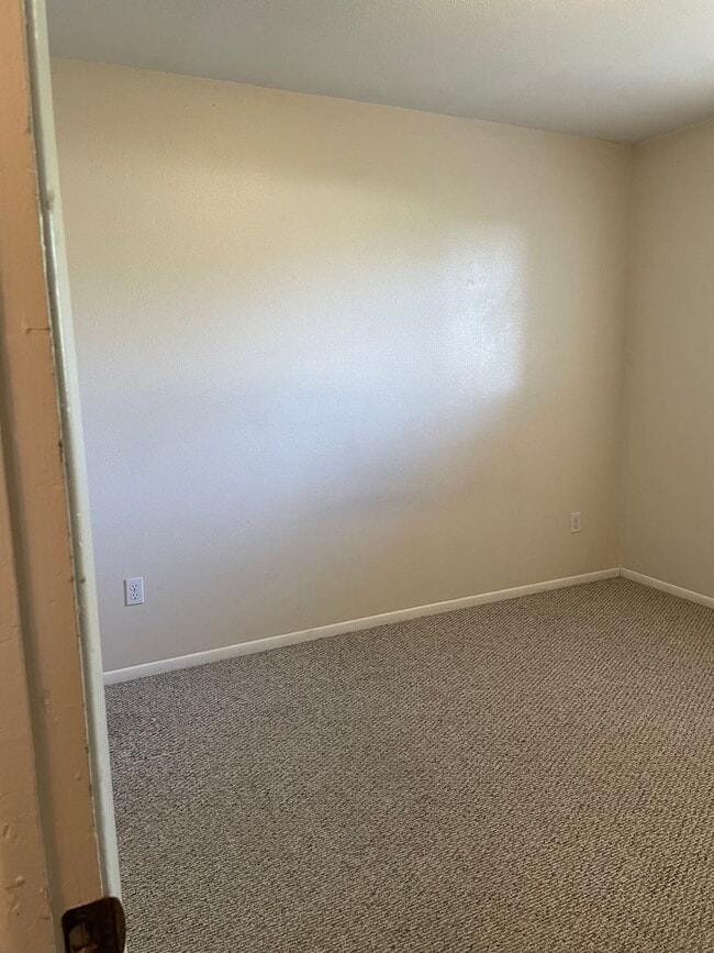 Building Photo - STUDENTS WELCOME! 3 Bed 1.5 Bath Home in great location West Ft Collins w/ Garage and Fenced Yard