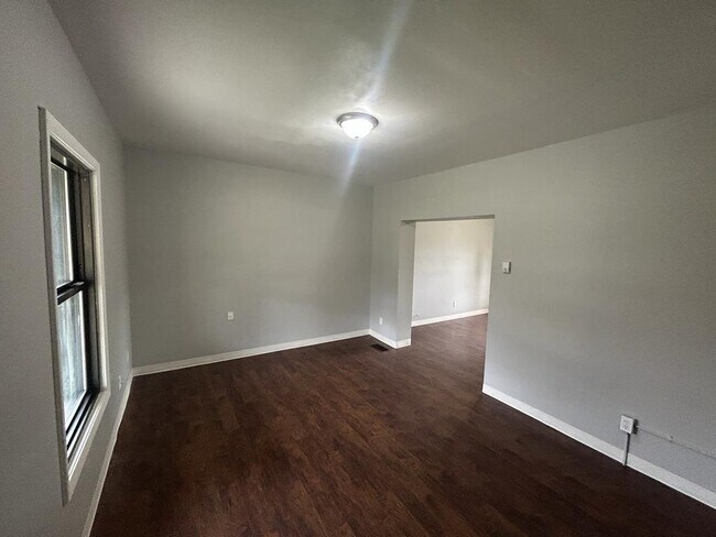 Building Photo - 1635 Shehy St