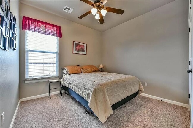 Building Photo - Stunning 4 Bed, 3 (Full) Bath in Norman