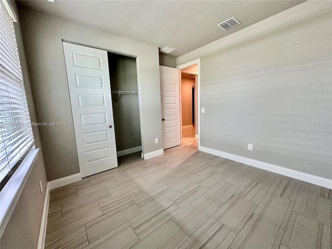 Building Photo - 9035 Dahlia Cir