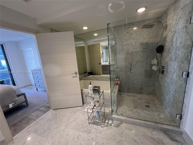 Building Photo - 801 S Miami Ave