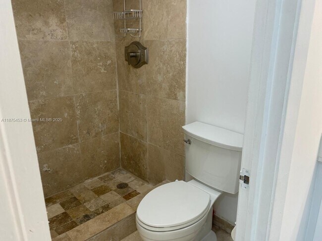 Building Photo - 500 Bayview Dr