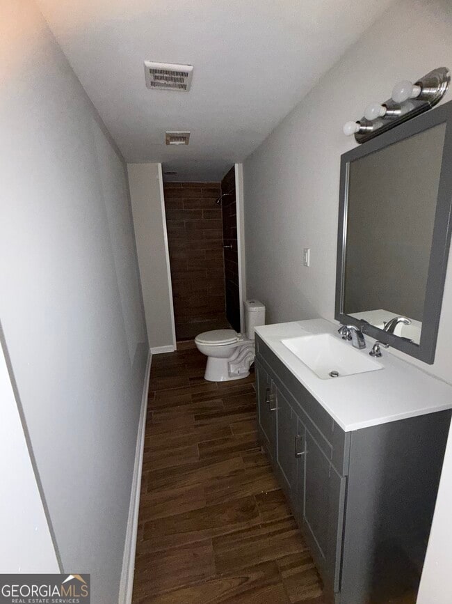 Building Photo - 1206 E Roosevelt Ave