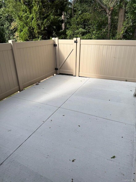Building Photo - 232 Springmeadow Dr