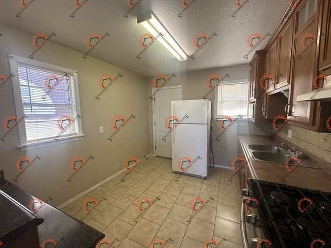 Building Photo - One bedroom One bath apartment--Water paid