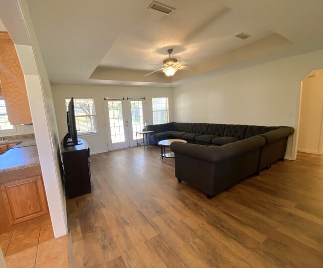 Building Photo - 106 Homestead Way