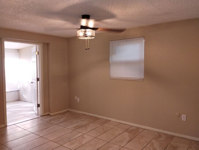 Building Photo - 2-bedroom, 2-bath home offering 1,028 squa...