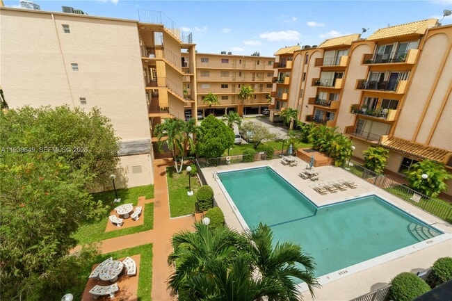 Building Photo - 1950 W 54th St