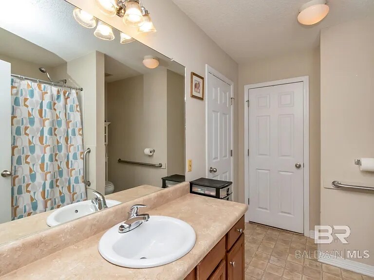 Building Photo - 8816 Spring Grove N