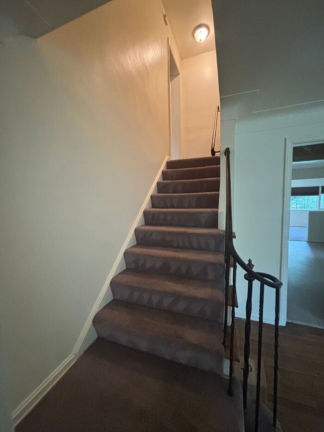 Building Photo - Charming 3 beds 1.5 baths in South Euclid!