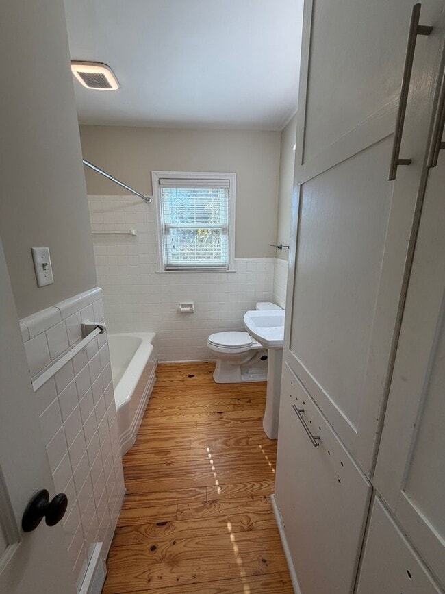 Building Photo - Shorewood Drive