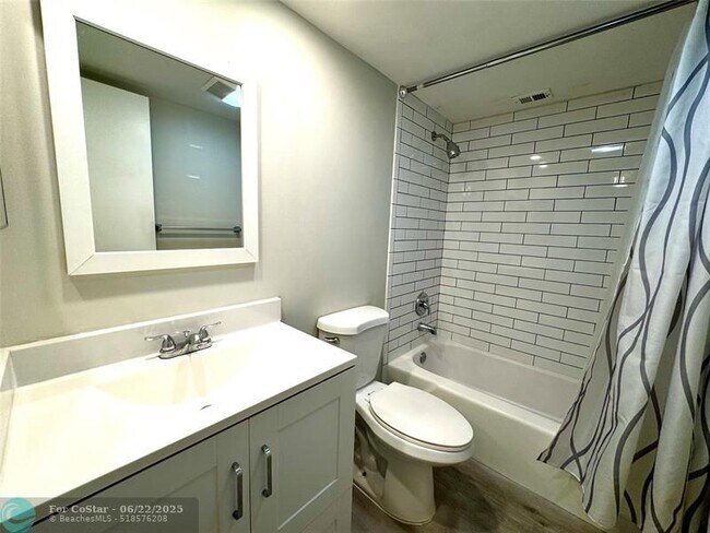 Building Photo - 3200 N Palm Aire Dr