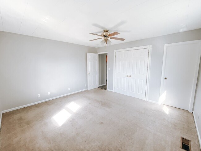 Building Photo - 3 Bedroom, 2 Bath House