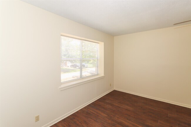 Building Photo - 306 Virginia Dr
