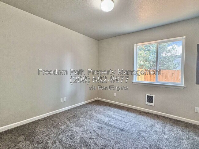 Building Photo - 1212 E Sherman Ave