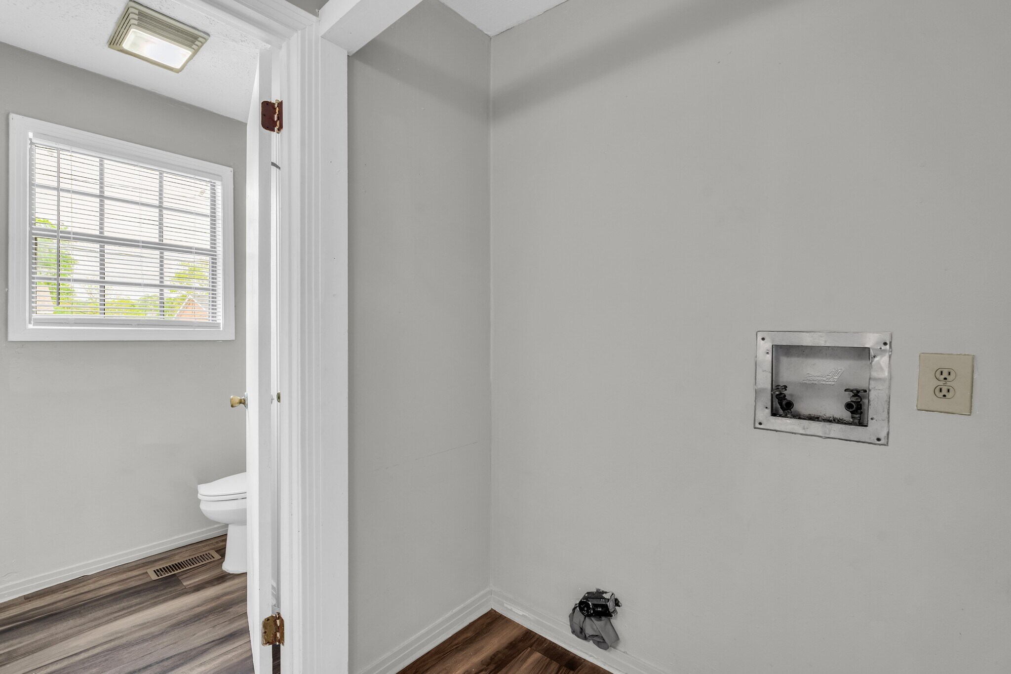 Building Photo - 320 11th St N