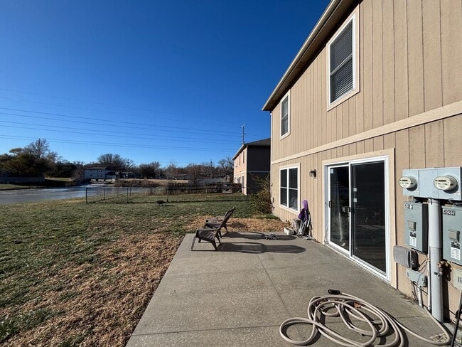 Building Photo - Your Dream Home Awaits – Gorgeous 4 Bed / 2.5 Bath with Spacious Backyard & Attached Garage