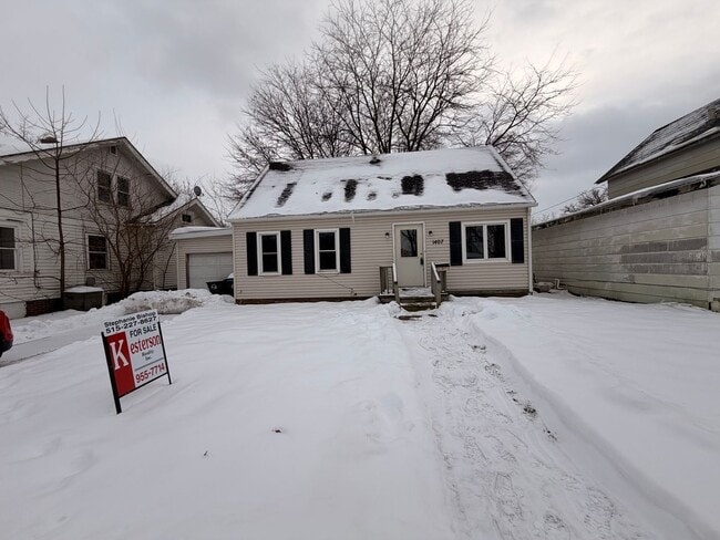 Building Photo - Spacious 2+ bedroom house $750!