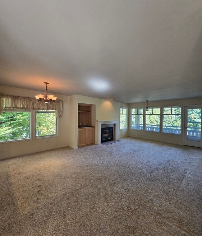 Building Photo - ***PENDING APPLICATIONS***2 Bedroom 1.75 B...