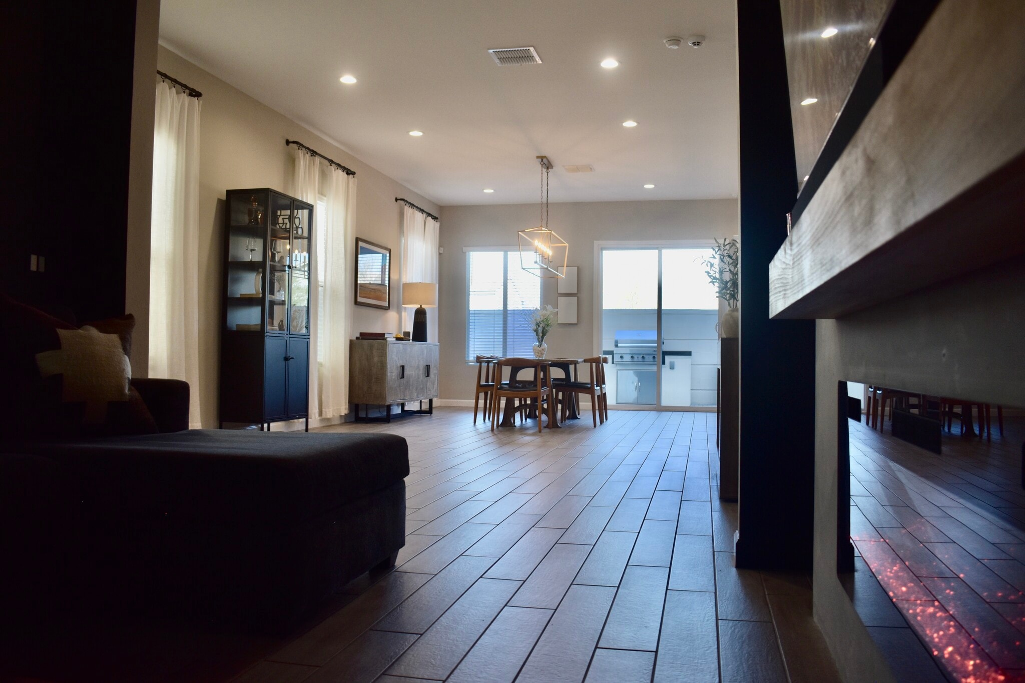 Building Photo - 4864 E Village Dr