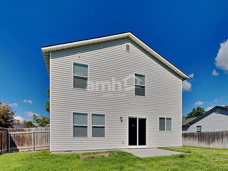 Building Photo - 19735 Susquehanna Way