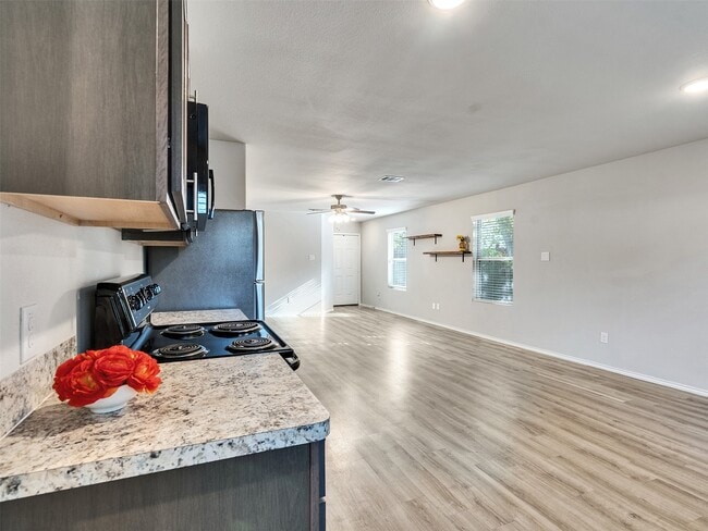 Building Photo - 419 8th Ave N