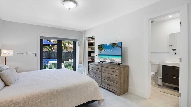 Building Photo - 16887 Royal Poinciana Dr