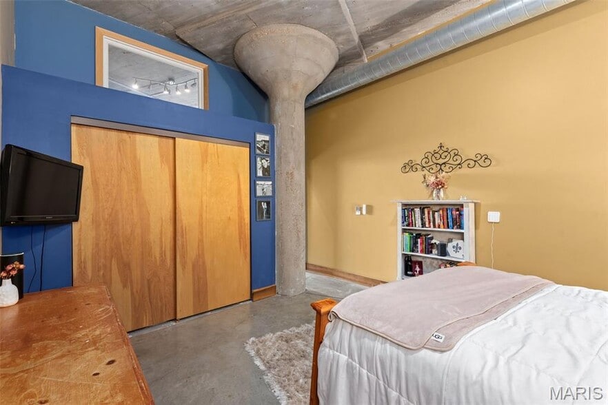 Building Photo - 2323 Locust St