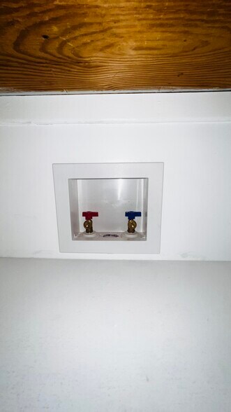 WASHER/DRYER HOOKUP - 187 Clerk St