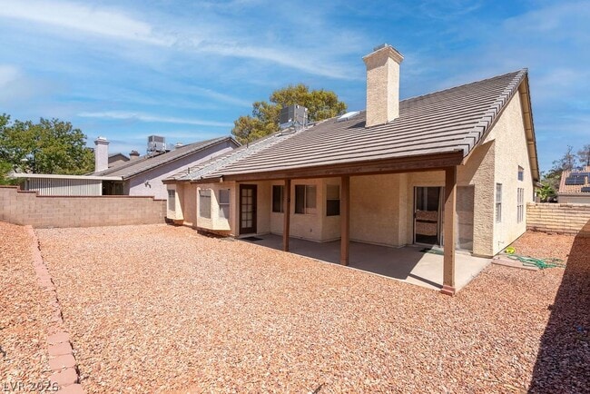 Building Photo - 1735 Navarre Ln