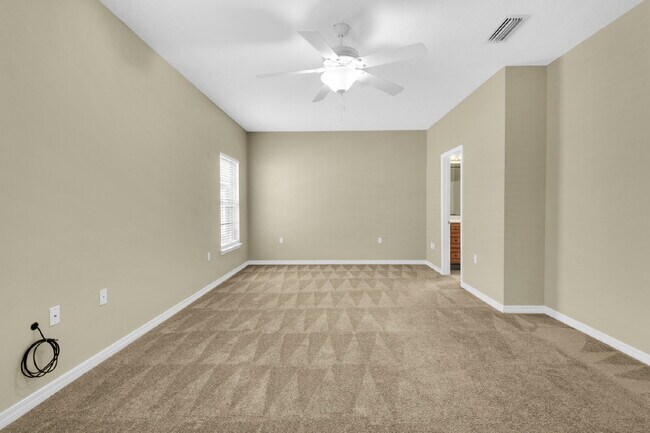 Building Photo - "Charming 3-Bedroom Townhouse Oasis in For...