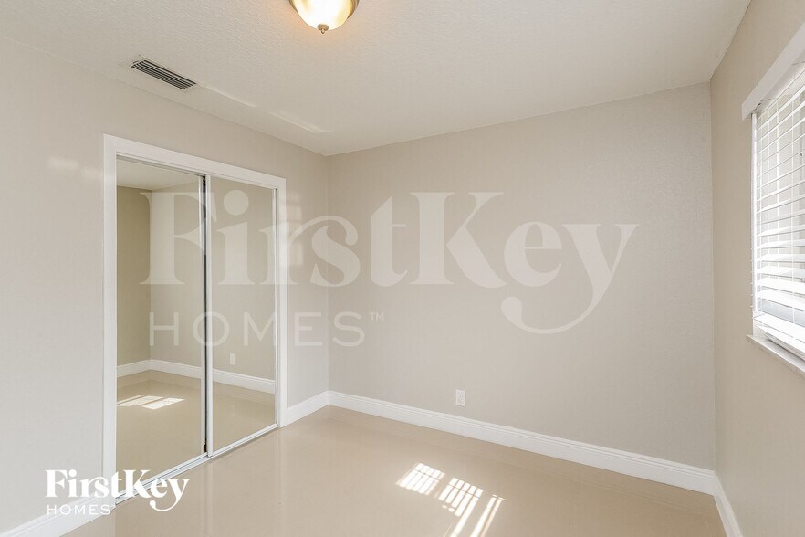 Building Photo - 3631 NW 108th Dr