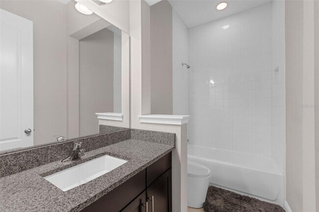 Building Photo - 14144 Moniz Ave