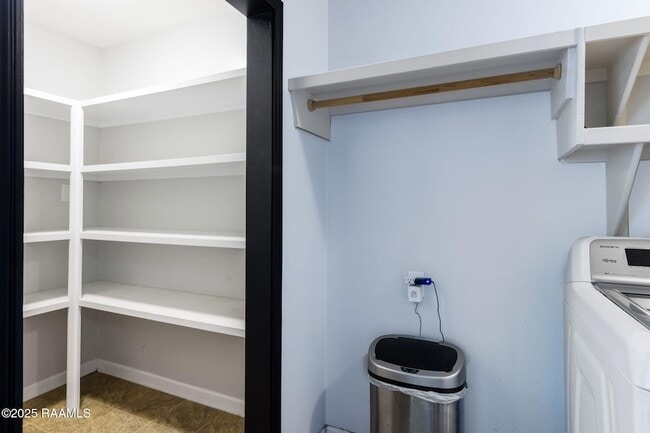 Building Photo - 315 S Philo Dr