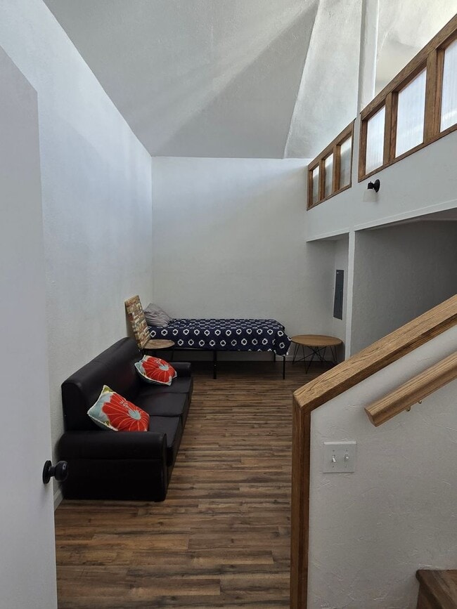 Building Photo - Recently updated 4 bedroom 4 bathroom house in the UNM  North Campus area!