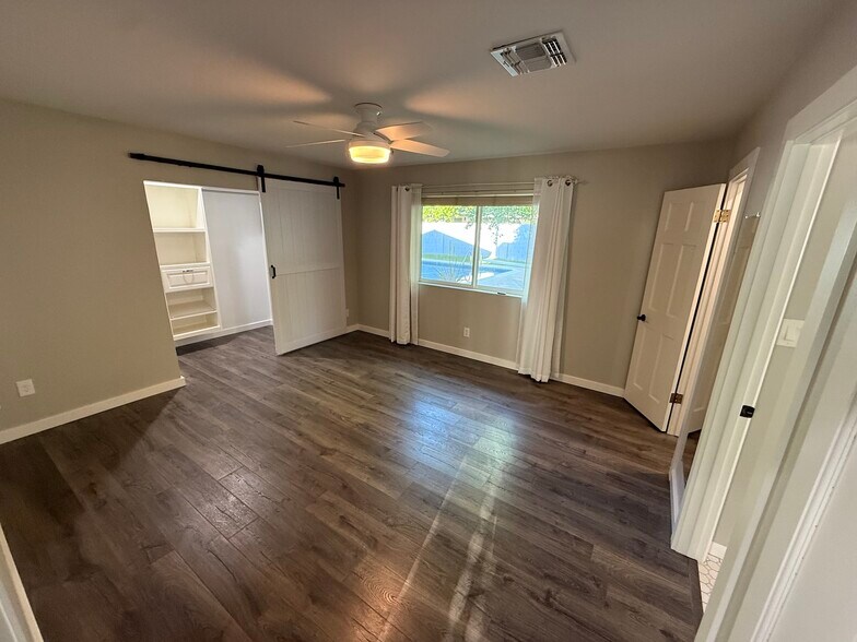 Building Photo - 8161 N 1st Dr