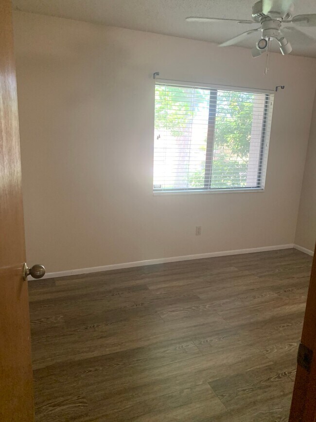 Building Photo - 1671 Grange Cir