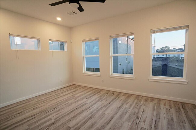 Building Photo - 1711 Summer St