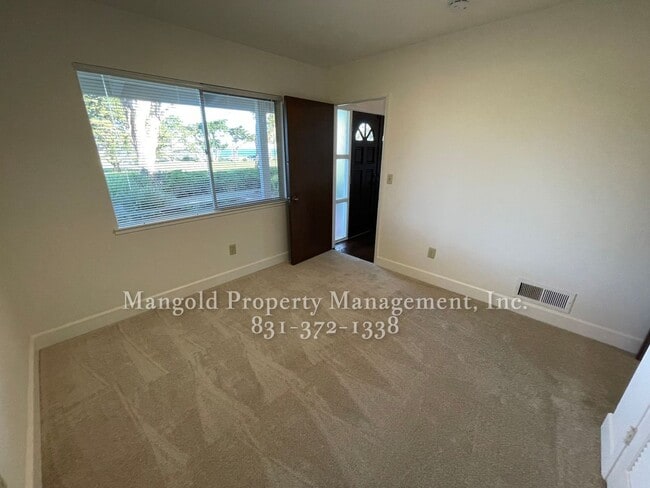 Building Photo - Beautiful 4-bed 2-bath Home with Cozy Fireplace, Front and Back Yards and Large Windows!