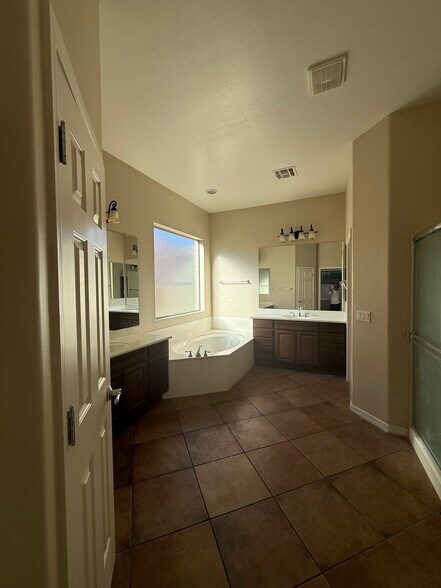 Building Photo - 8646 N Crosswater Loop