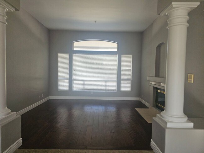 Building Photo - 3 bd 2.5 bth north east scottsdale home with pool