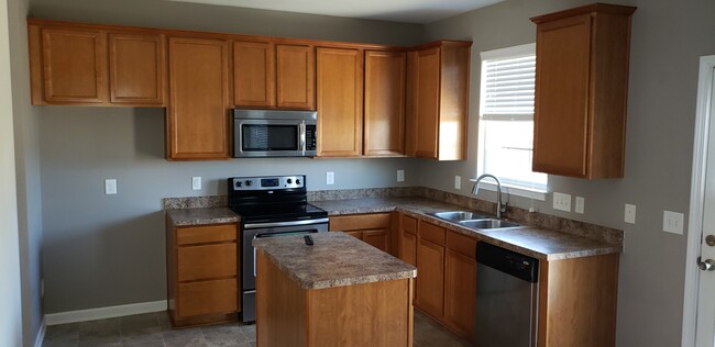 Building Photo - 5509 Oakgate Dr