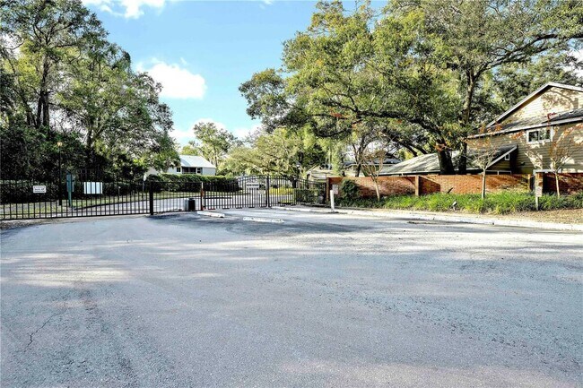 Building Photo - 641 Maple Oak Cir
